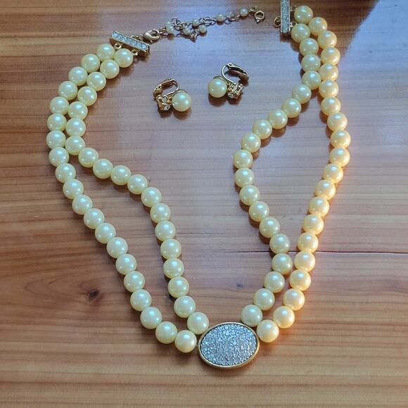 Avon 2005 Pearl Necklace & Earring Gift Set (President’s Recognition, DHM) - Picture 4 of 11